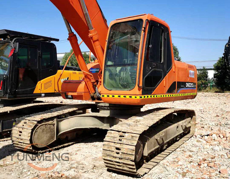 DOOSAN DH220LC-7 excavator