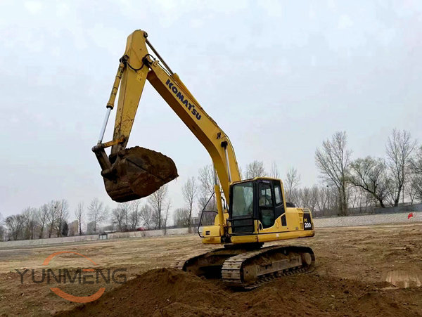 Komatsu 200-8 excavator