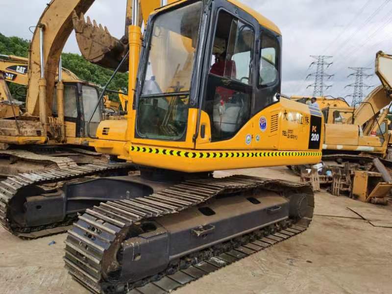 Komatsu PC200-7 excavator