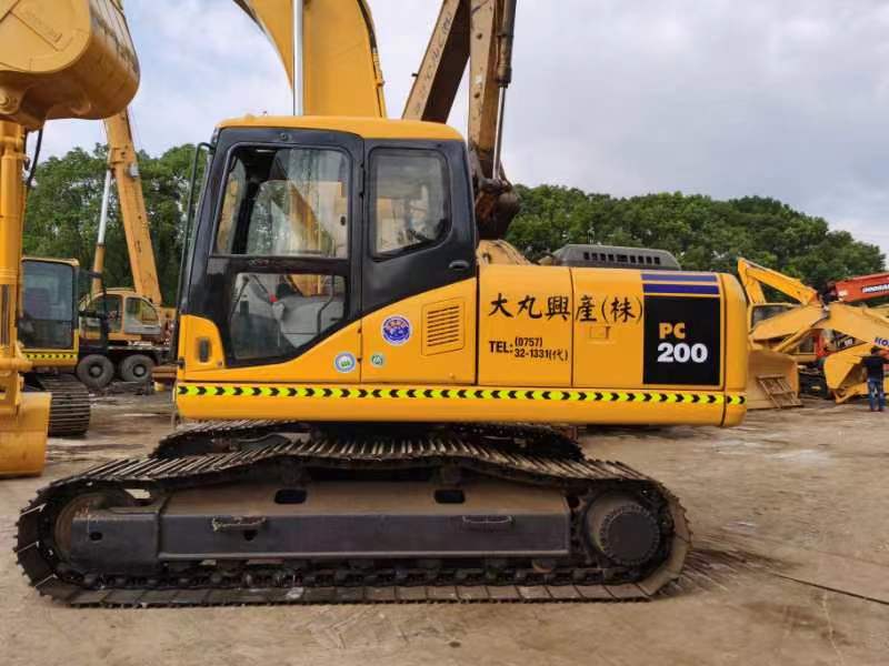 Komatsu PC200-7 excavator