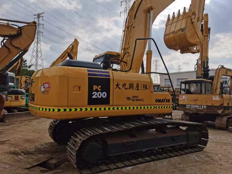 Komatsu PC200-7 excavator