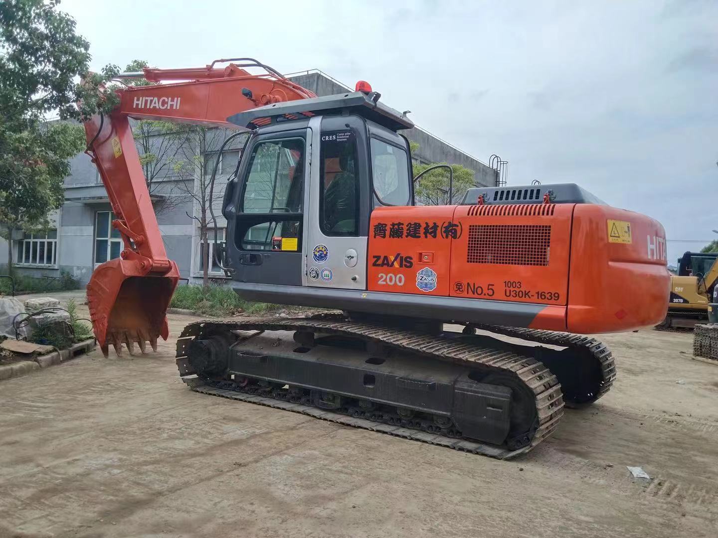 Hitachi ZX200-3g excavator 