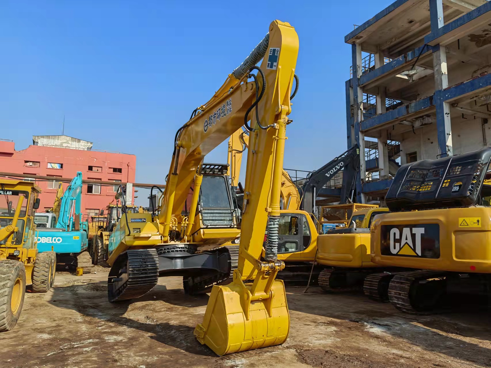 Komatsu PC200-8 Excavator