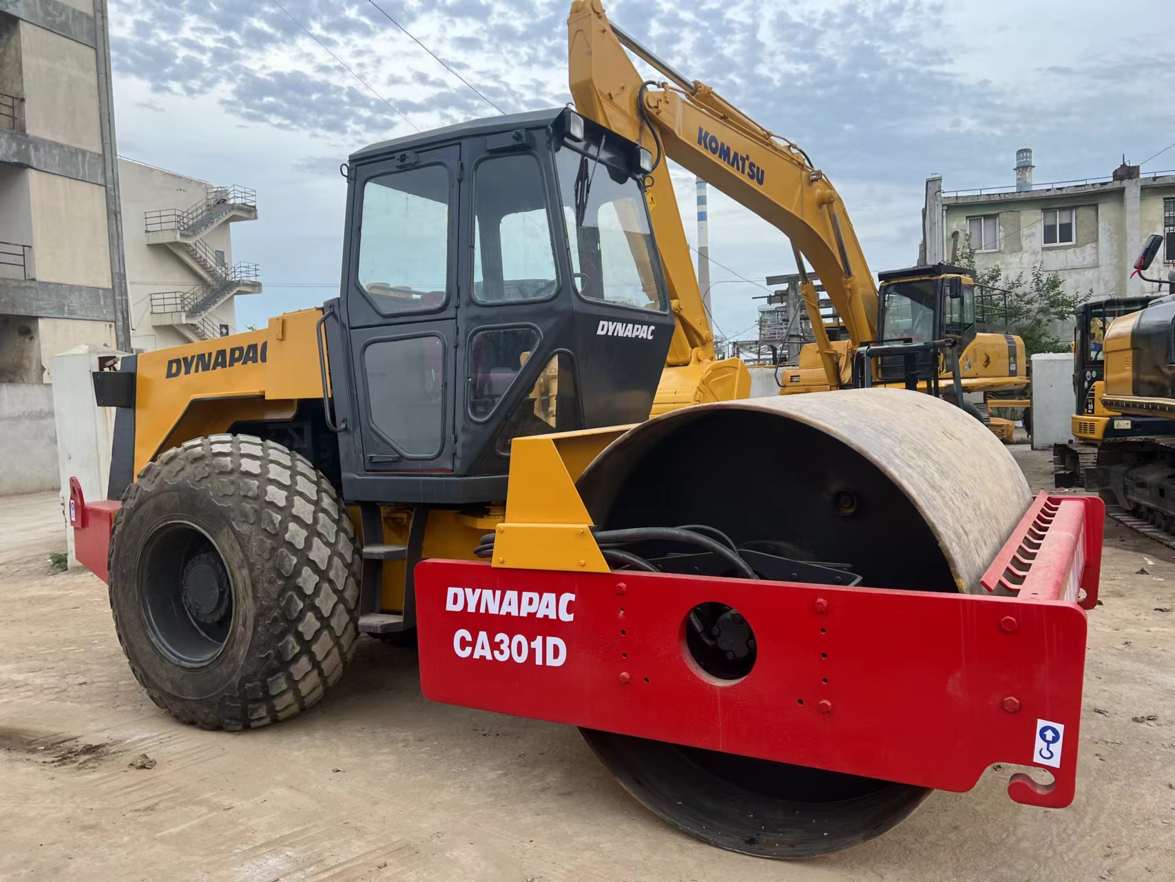 Dynamic ca30 road roller 