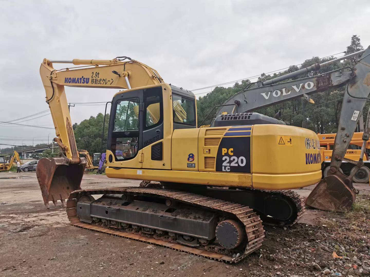 Komatsu PC220-8 Excavator