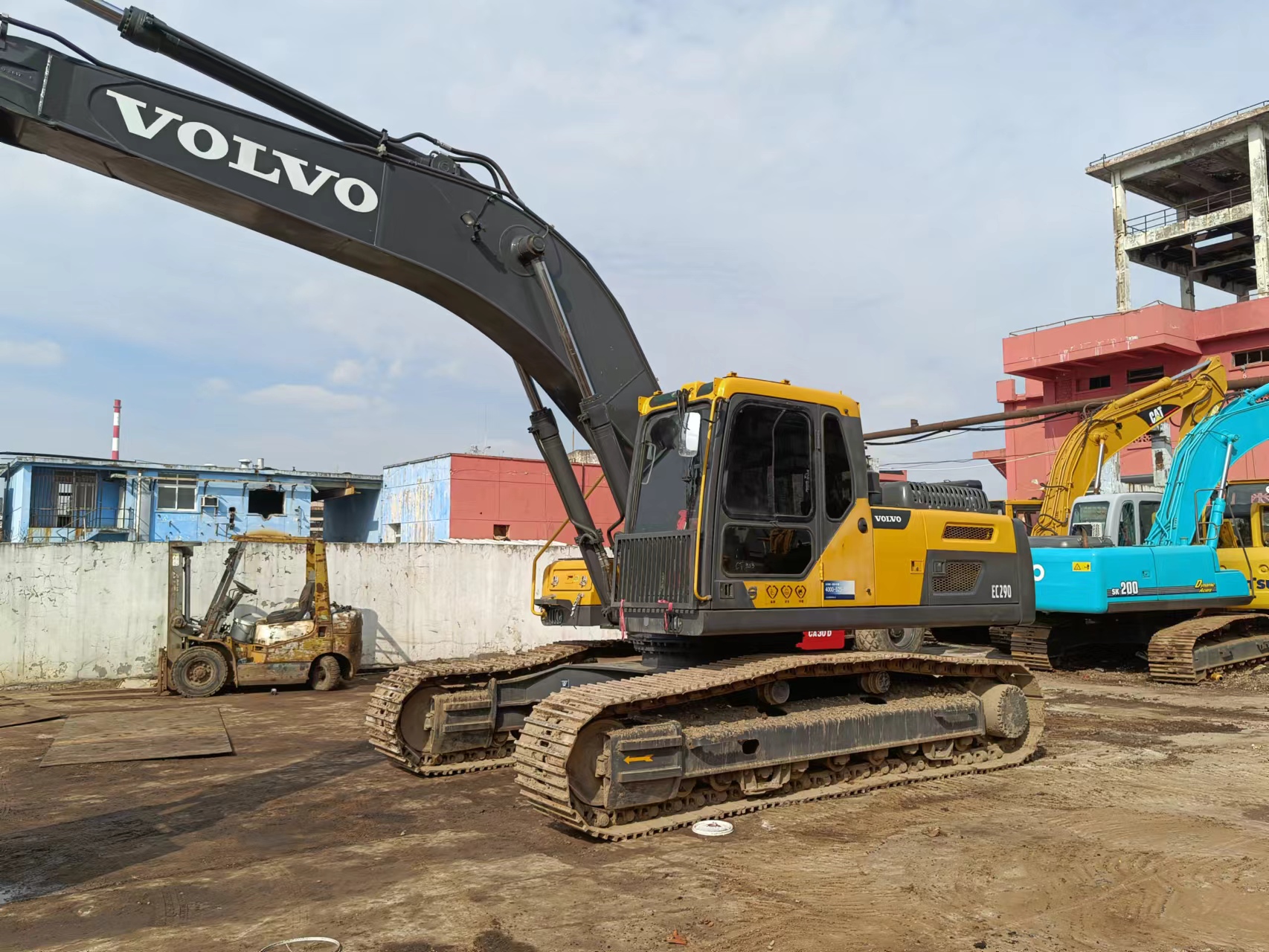 Volvo EC290BLC excavator